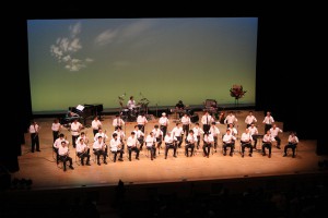 ☆心弦の男性陣によるカッコウ良い「賽馬」演奏で演奏会の幕を開けました☆